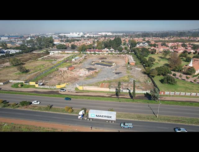 15,900M² VACANT LAND FOR SALE IN NEW MARKET